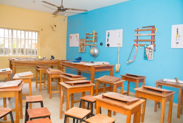 TECHNICAL DRAWING/BASIC TECHNOLOGY LABORATORY 